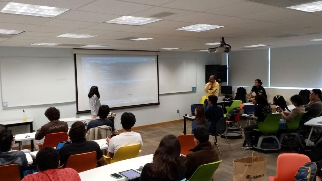 Estudiantes de preparatoria cautivados por proyecto biomecatrónico
